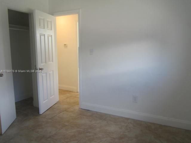Empty room, Interior