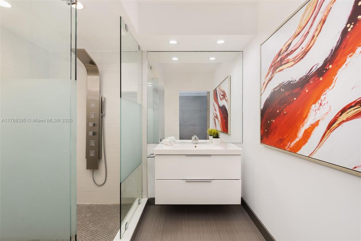 Bathroom, Interior, Recessed Lighting