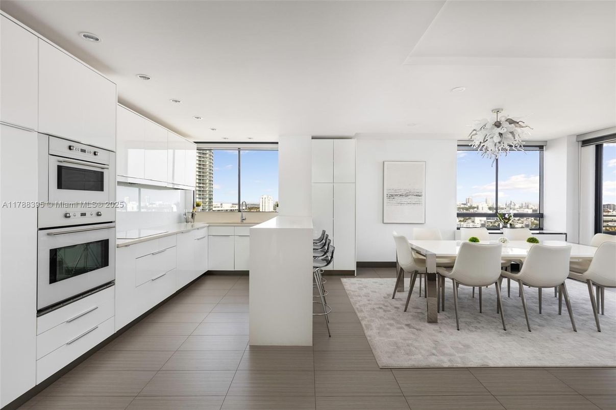 Dining room, Interior, Kitchen, Recessed Lighting