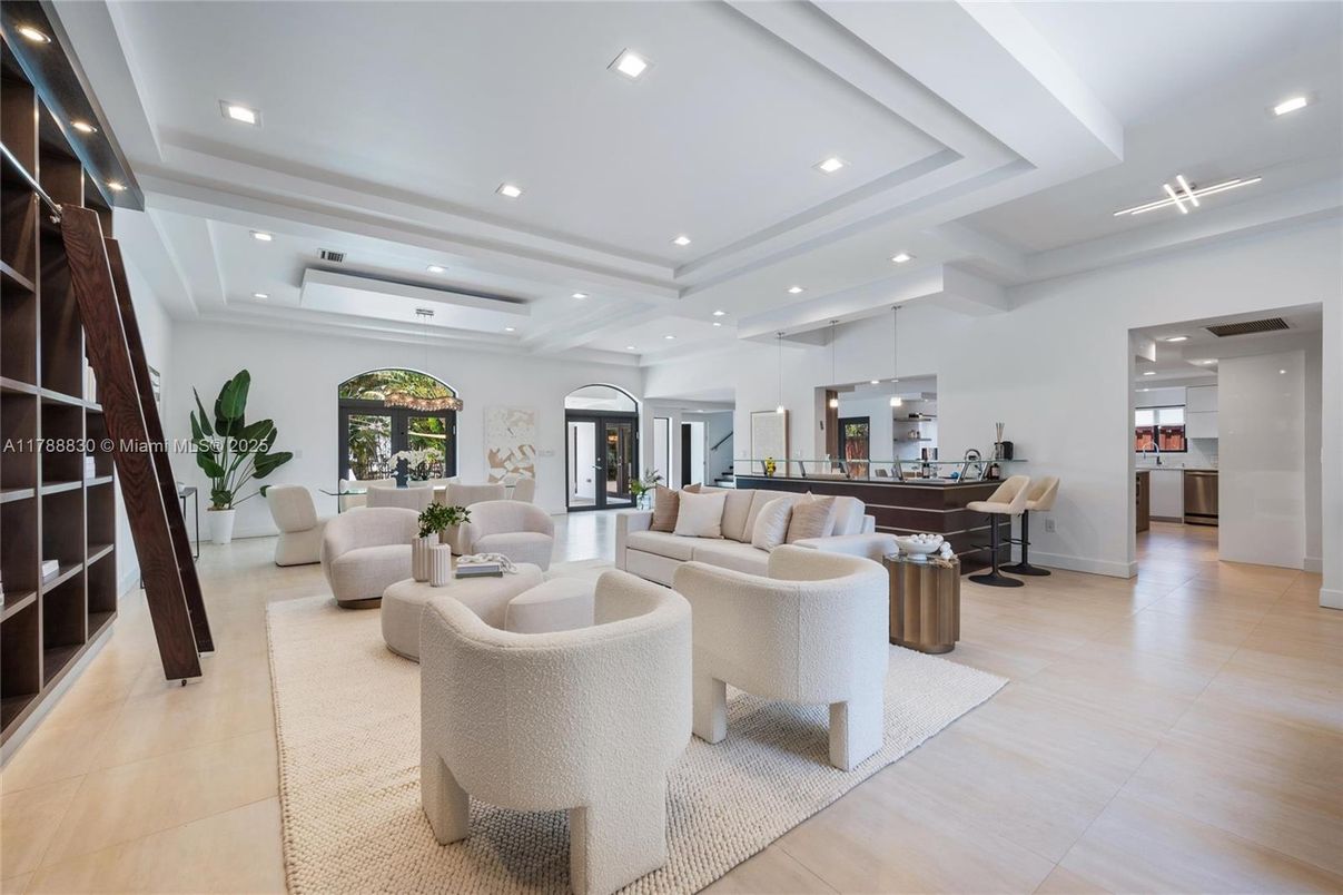 Dining room, Interior, Living room, Pendant Lights, Recessed Lighting
