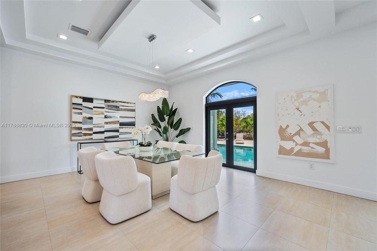 Dining room, Interior, Pendant Lights, Recessed Lighting