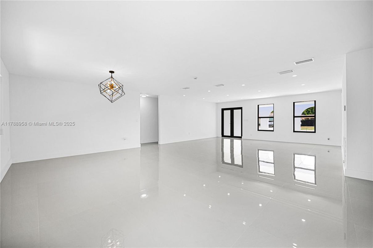 Empty room, Interior, Recessed Lighting