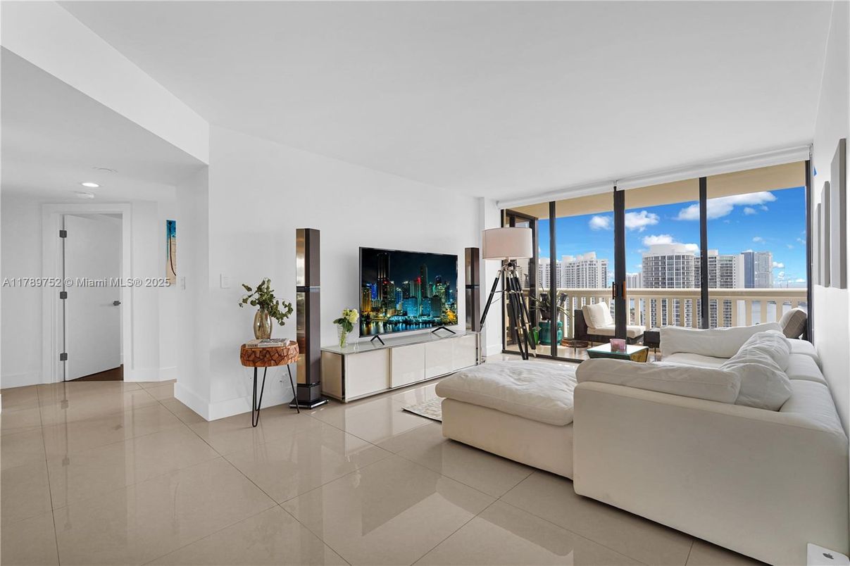 Interior, Living room, Recessed Lighting, Water