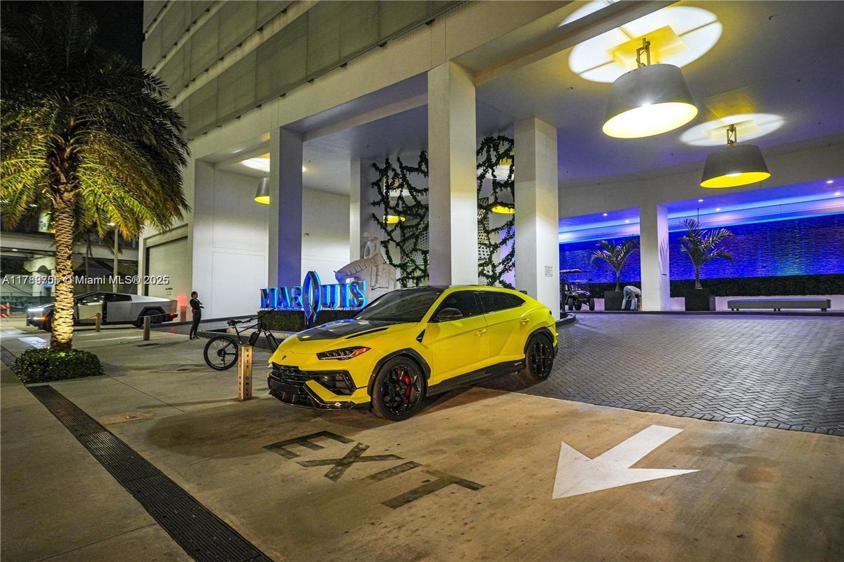 Exterior, Garage