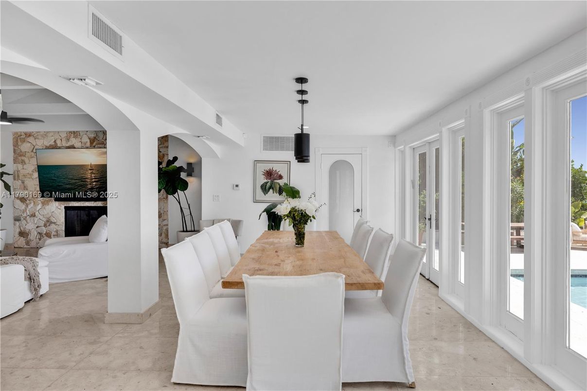 Dining room, Interior, Pendant Lights, Water