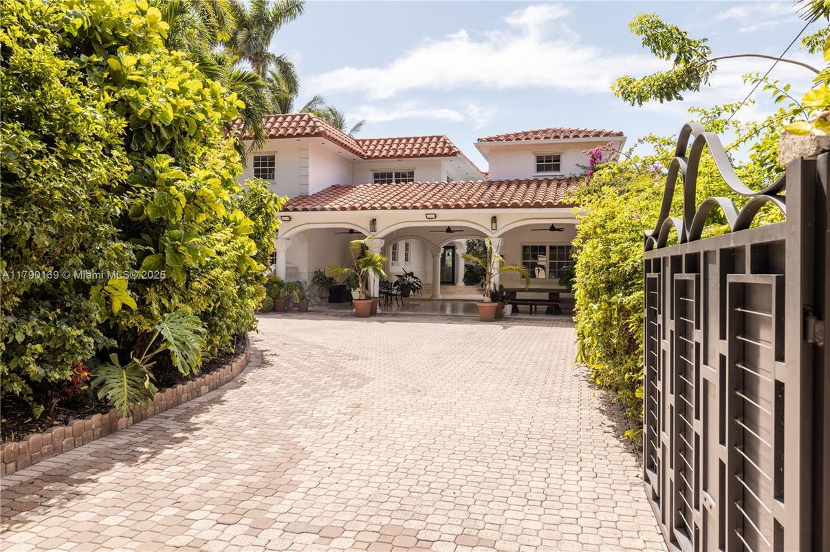 Backyard, Exterior, Facade, Mediterranean