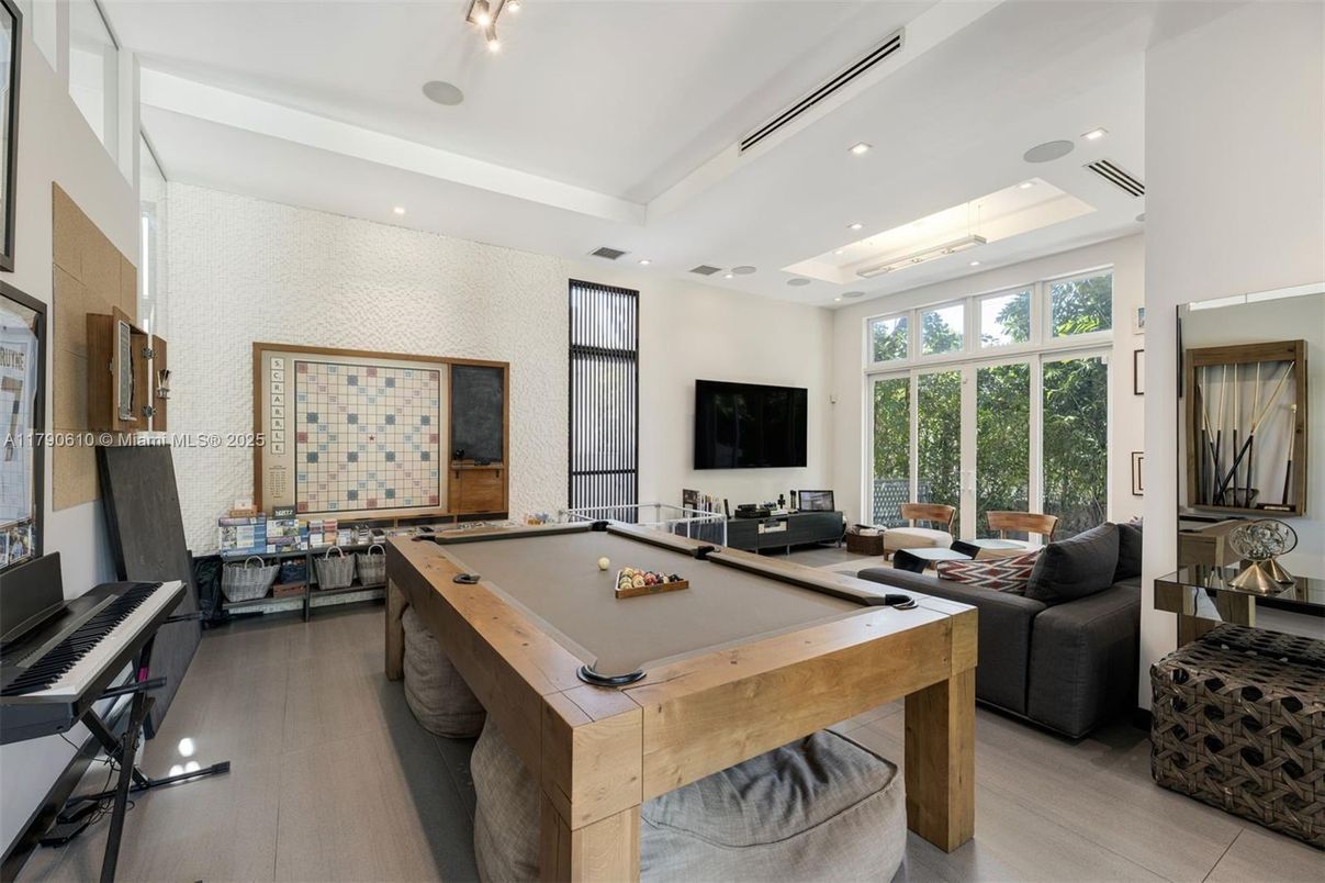 Billiard Table, Game Room, Interior, Living room, Recessed Lighting, Wood Texture Flooring