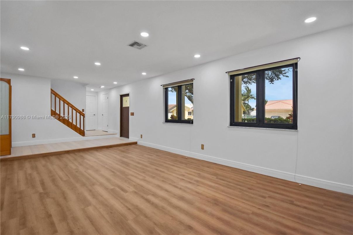 Empty room, Interior, Recessed Lighting, Wood Texture Flooring