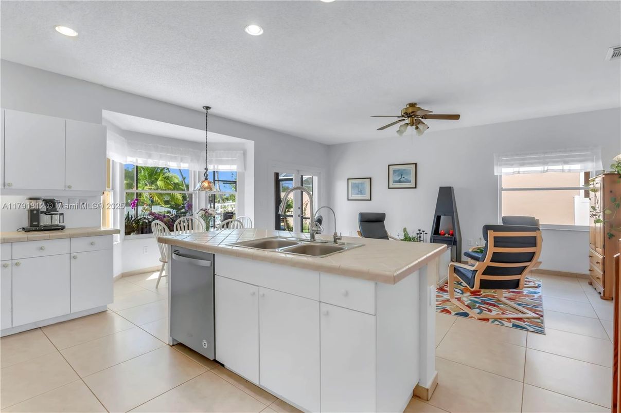 Dining room, Interior, Kitchen, Pendant Lights, Recessed Lighting