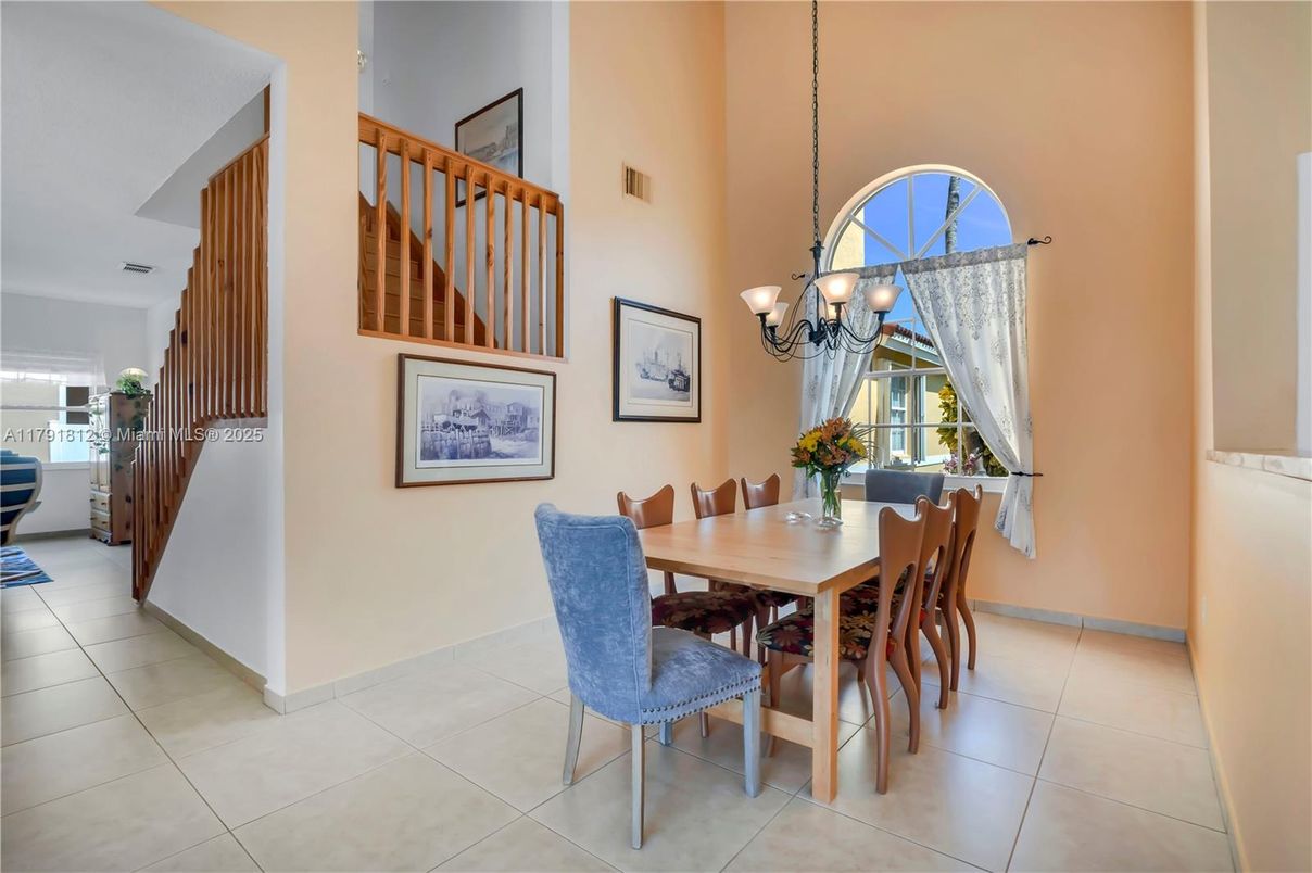 Chandelier, Dining room, Interior