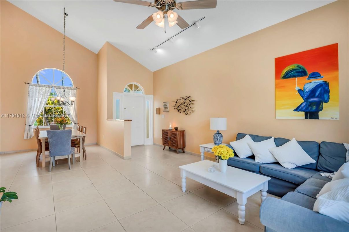 Dining room, Interior, Living room, Pendant Lights