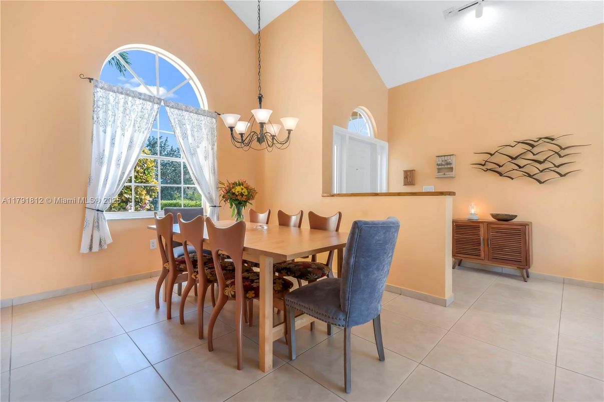 Chandelier, Dining room, Interior