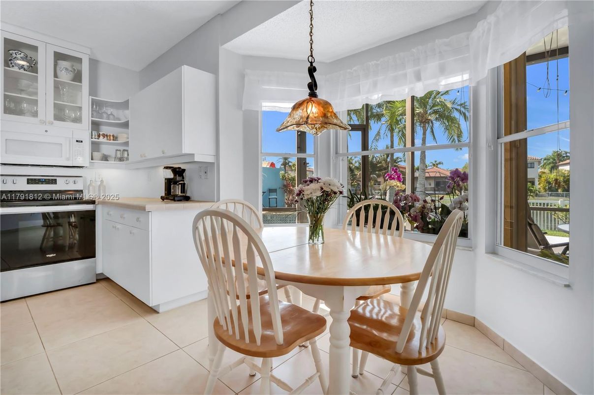 Dining room, Interior, Kitchen, Pendant Lights