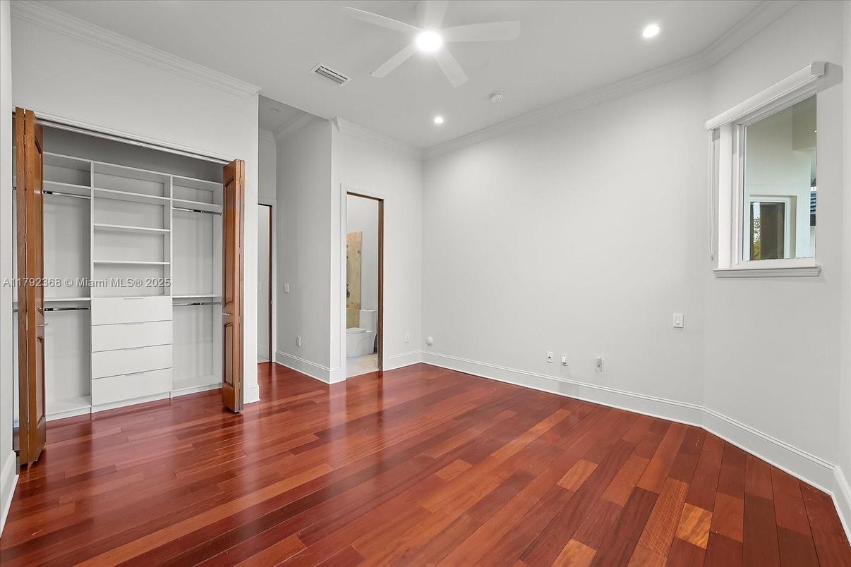 Empty room, Interior, Recessed Lighting, Walk-in Closets, Wood Texture Flooring