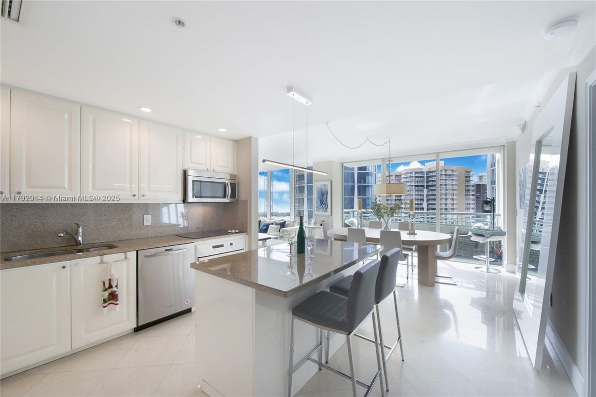 Dining room, Interior, Kitchen, Pendant Lights, Recessed Lighting, Stainless Steel Appliances