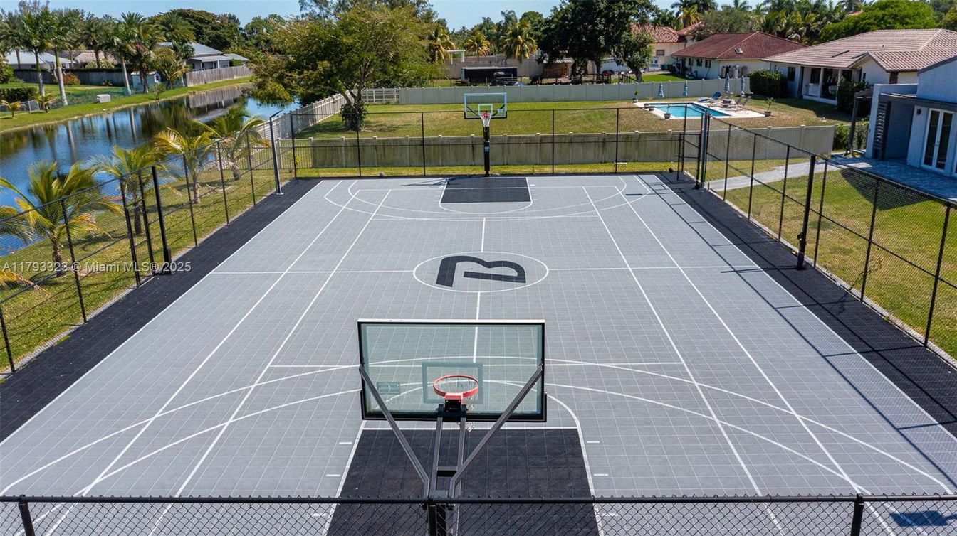 Exterior, Tennis Courts, Water