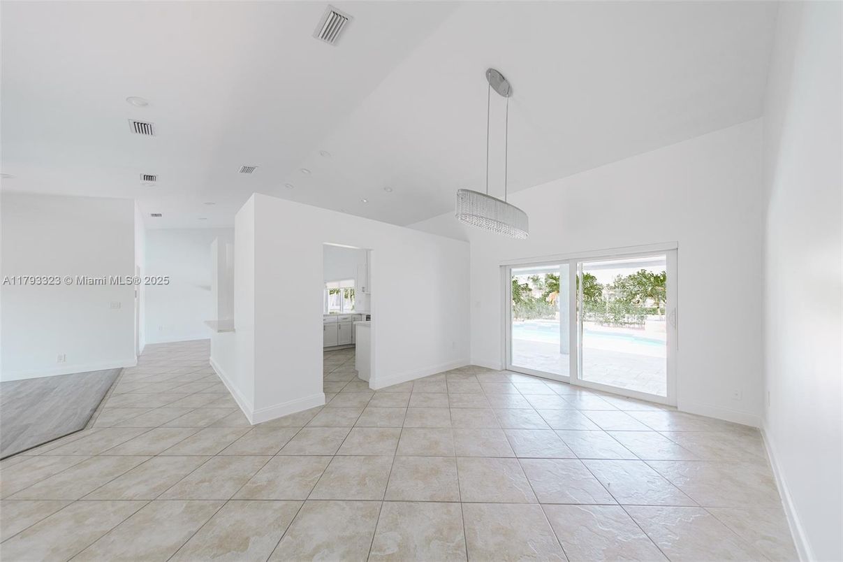 Empty room, Interior, Pendant Lights