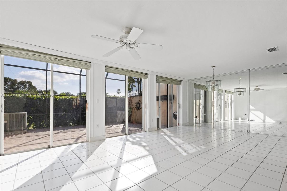 Chandelier, Empty room, Interior, Sun Room