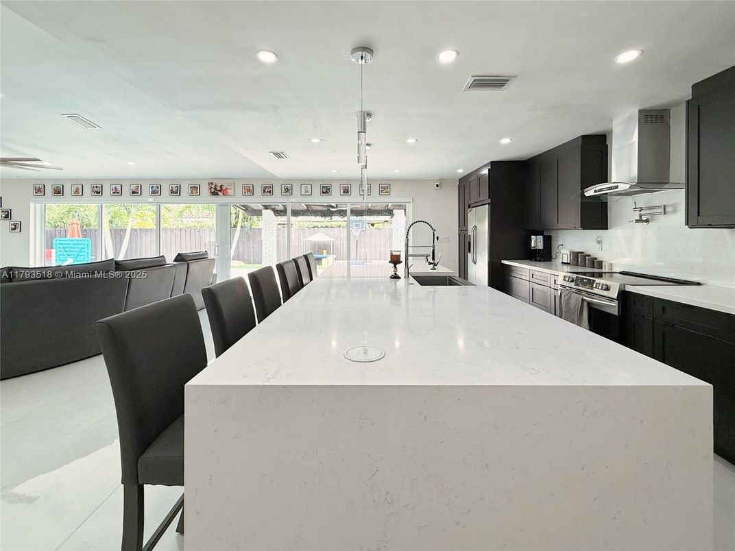 Dining room, Interior, Kitchen, Pendant Lights, Recessed Lighting, Stainless Steel Appliances