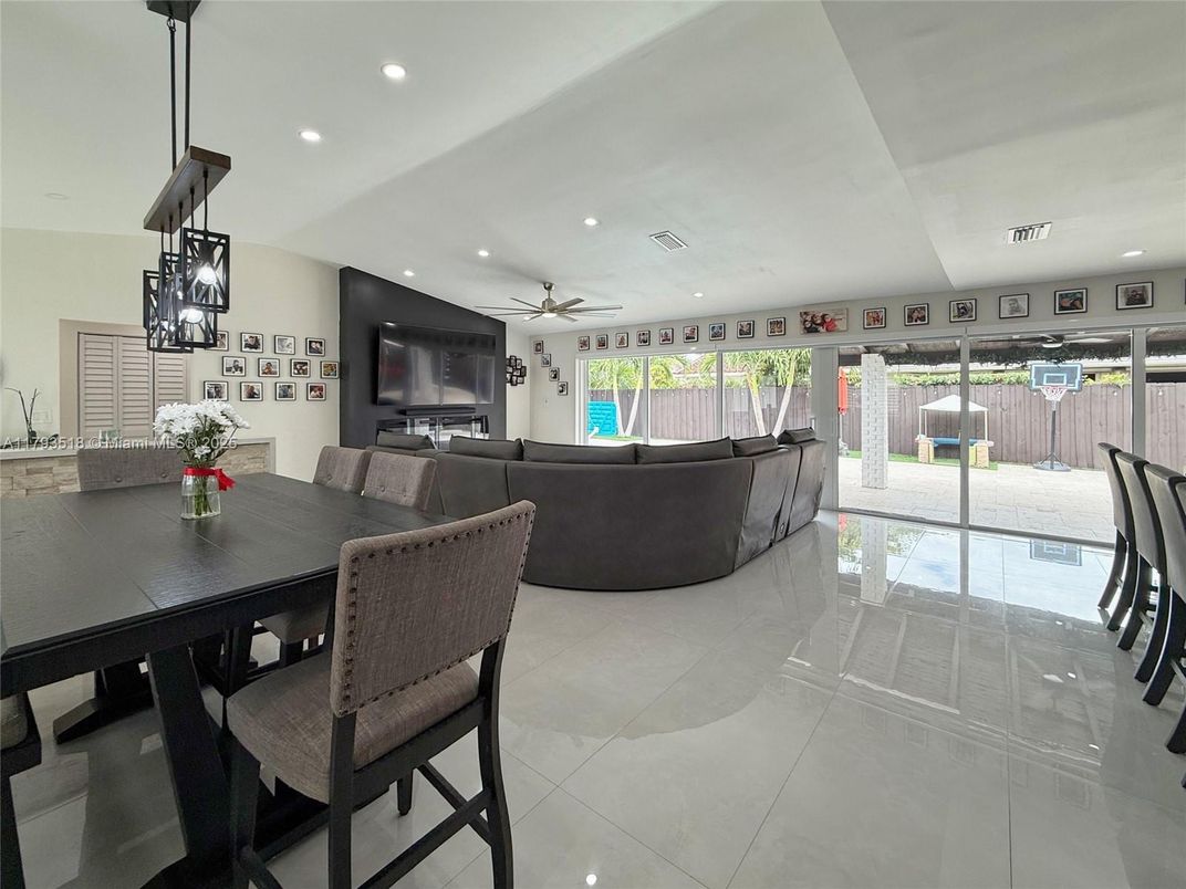 Dining room, Interior, Living room, Pendant Lights, Recessed Lighting