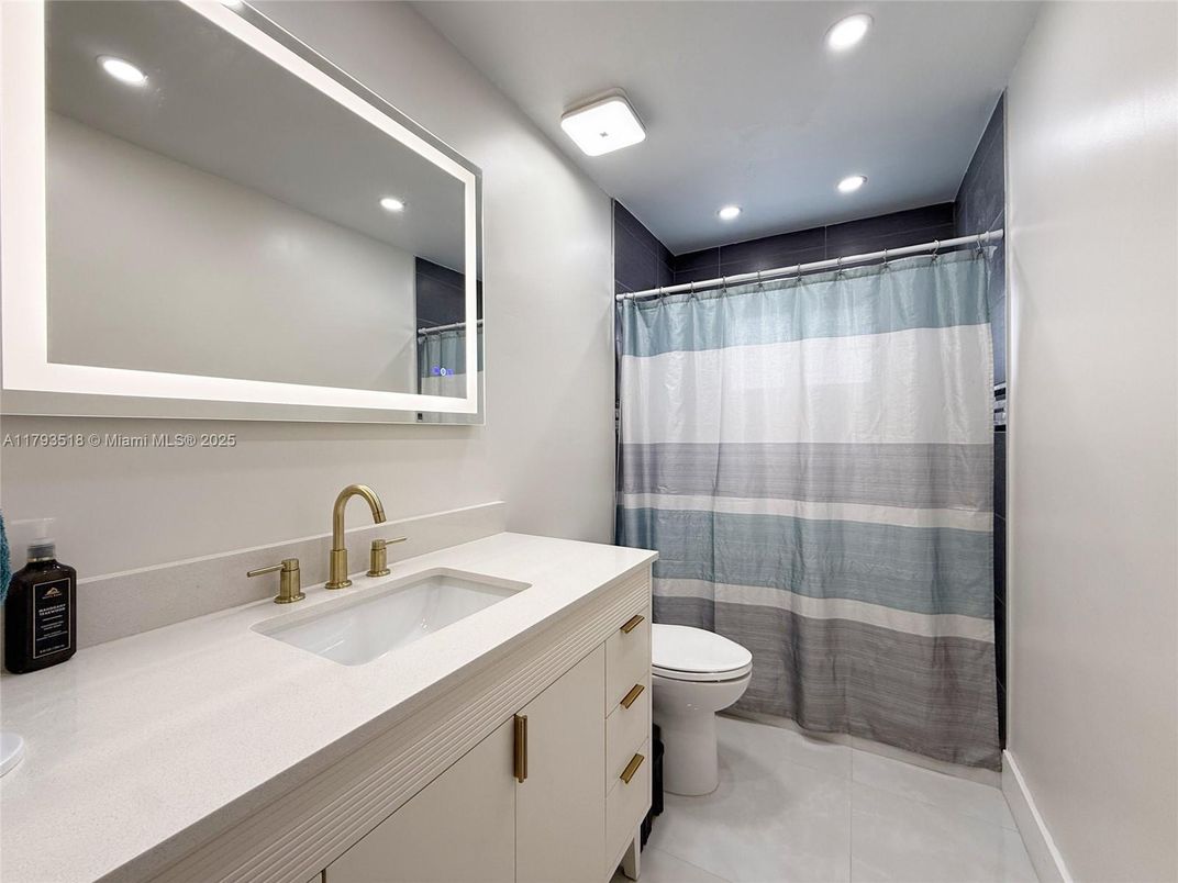 Bathroom, Interior, Recessed Lighting
