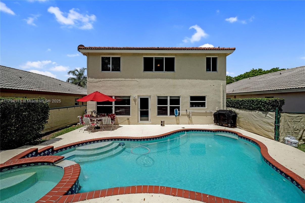 Exterior, Pool