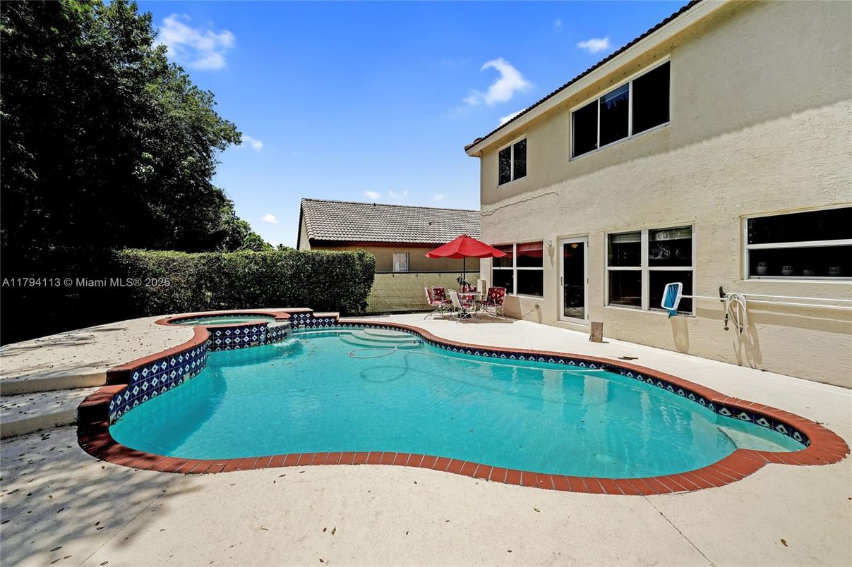 Exterior, Pool