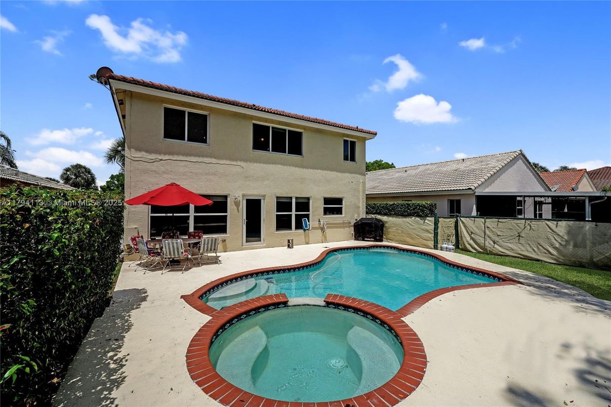 Exterior, Pool