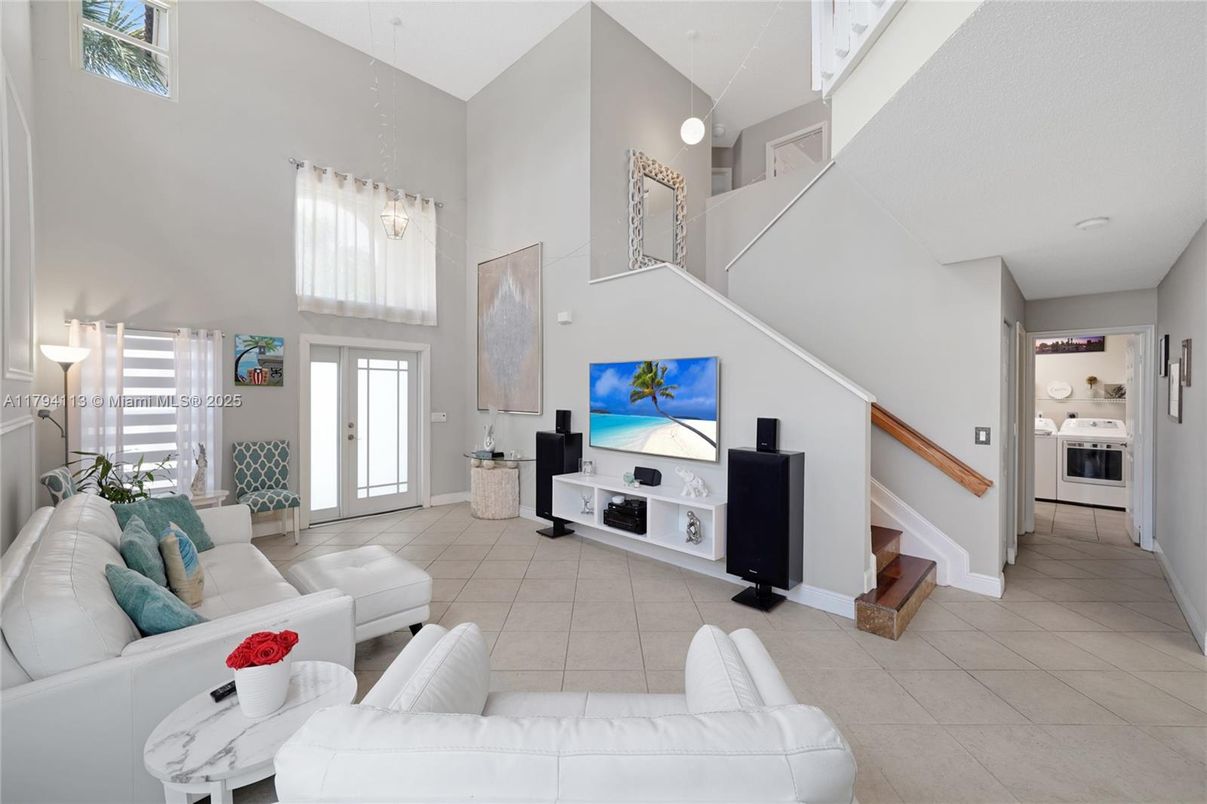 Interior, Living room, Pendant Lights
