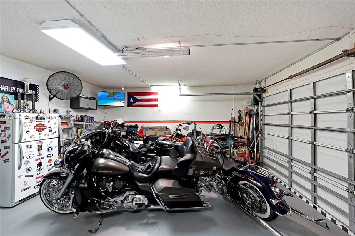 Garage, Interior