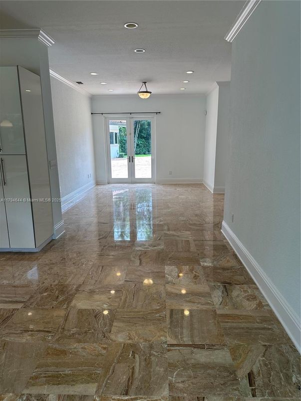Empty room, Interior, Recessed Lighting