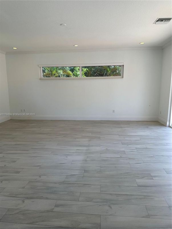 Empty room, Interior, Recessed Lighting