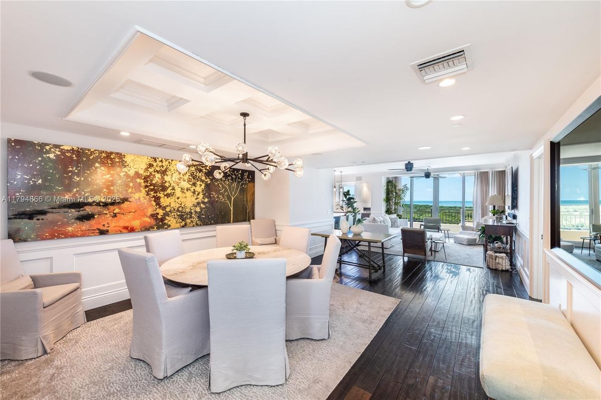 Dining room, Interior, Living room, Pendant Lights, Recessed Lighting, Wood Texture Flooring
