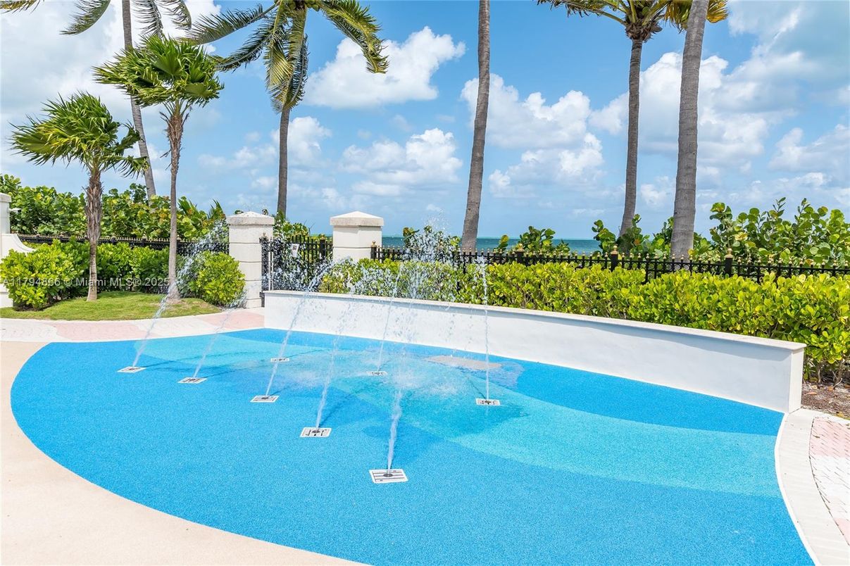 Exterior, Pool, Water