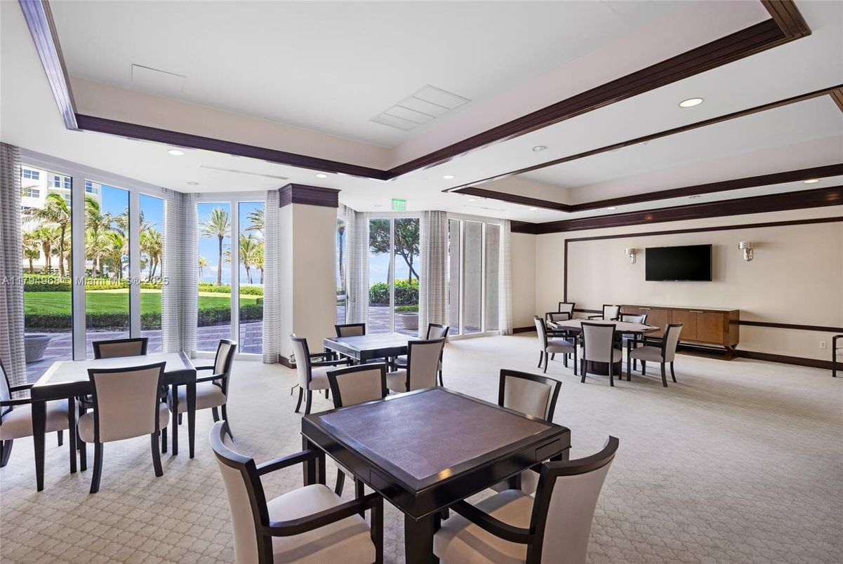 Dining room, Interior, Recessed Lighting