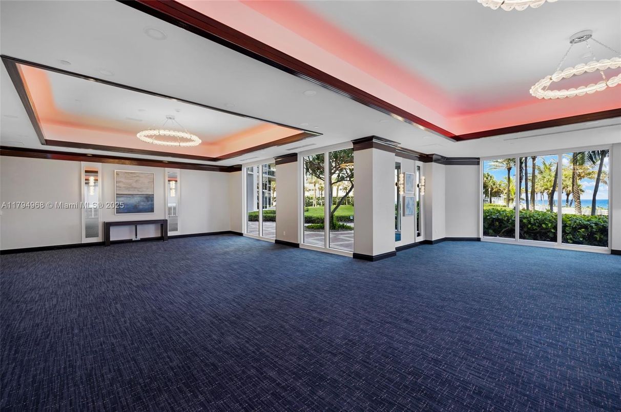 Empty room, Interior, Pendant Lights