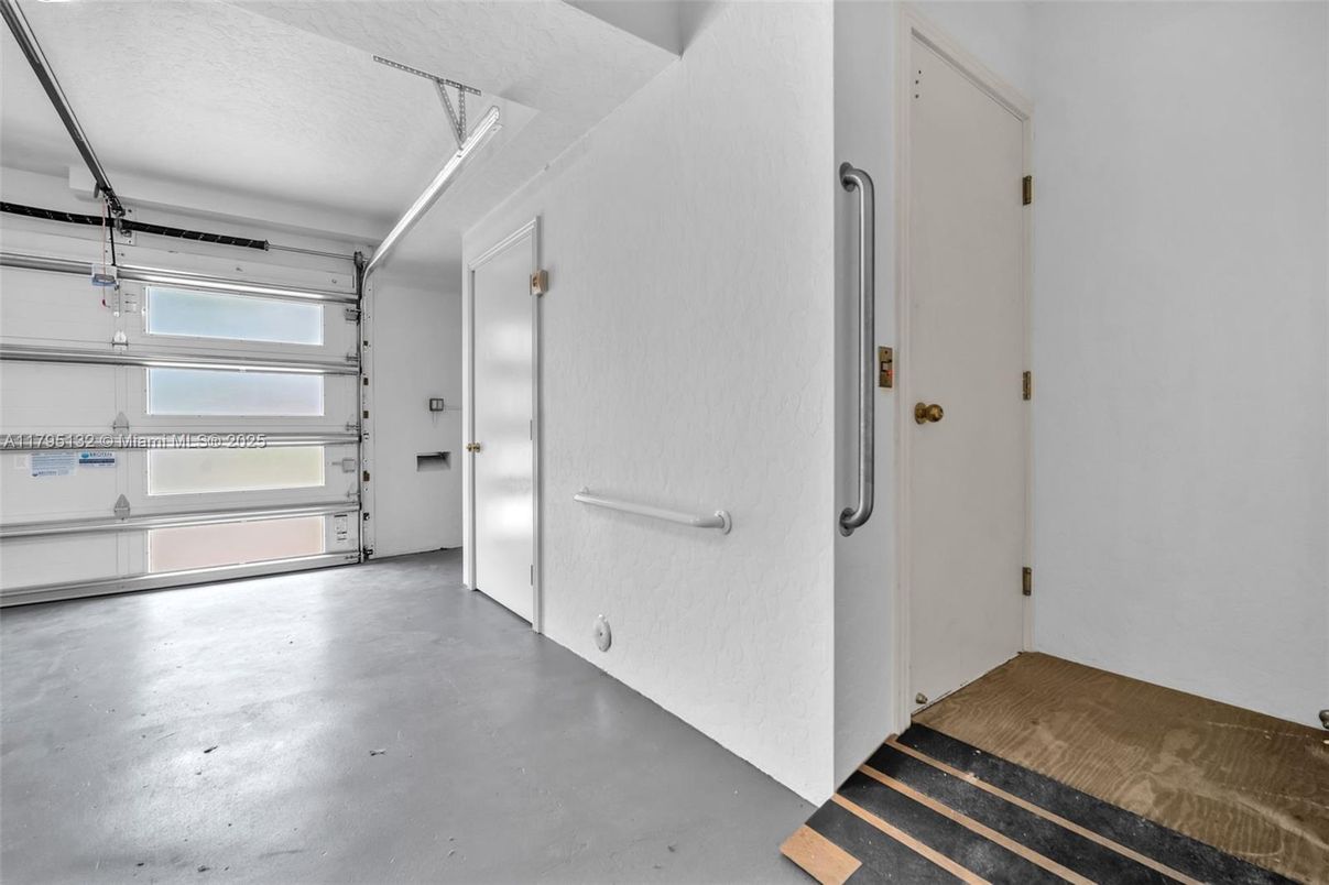 Garage, Interior