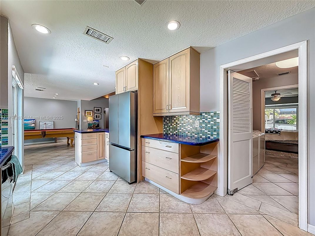 Billiard Table, Interior, Kitchen, Recessed Lighting
