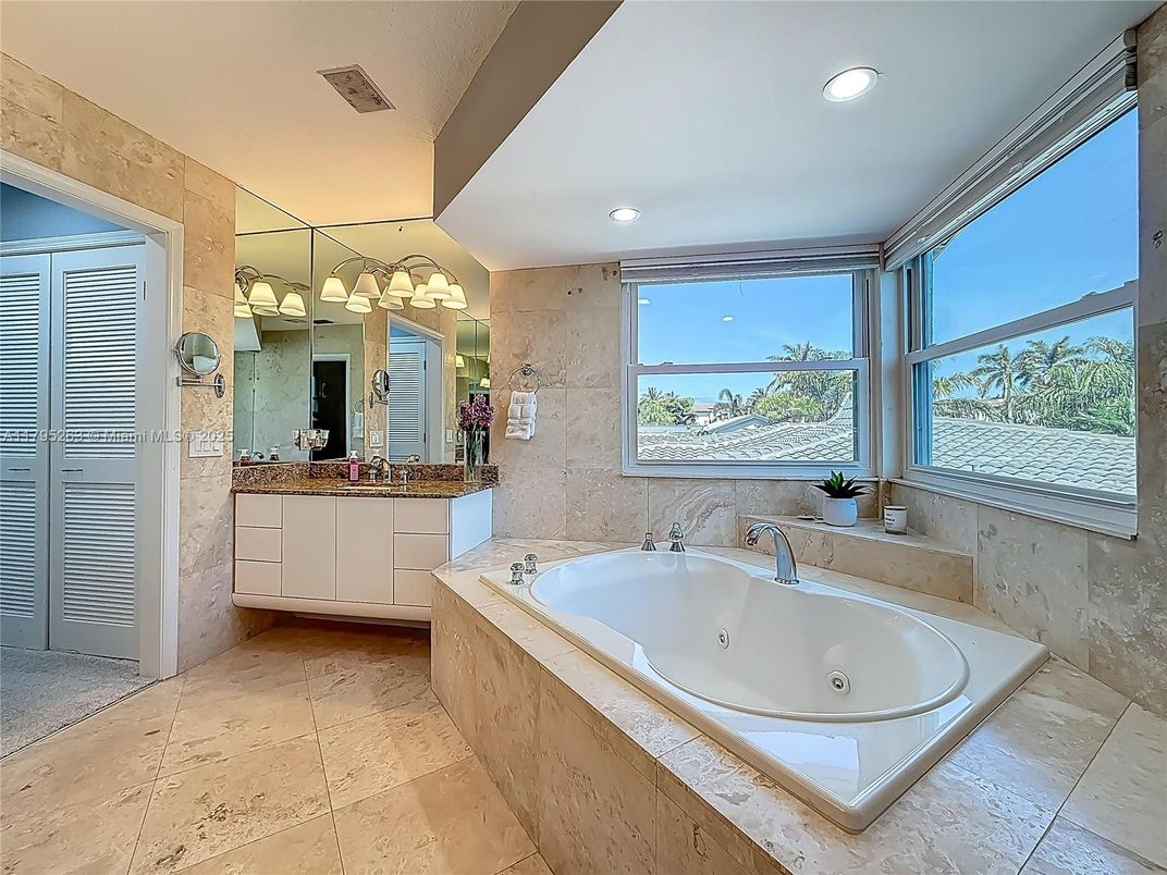 Bathroom, Interior, Recessed Lighting