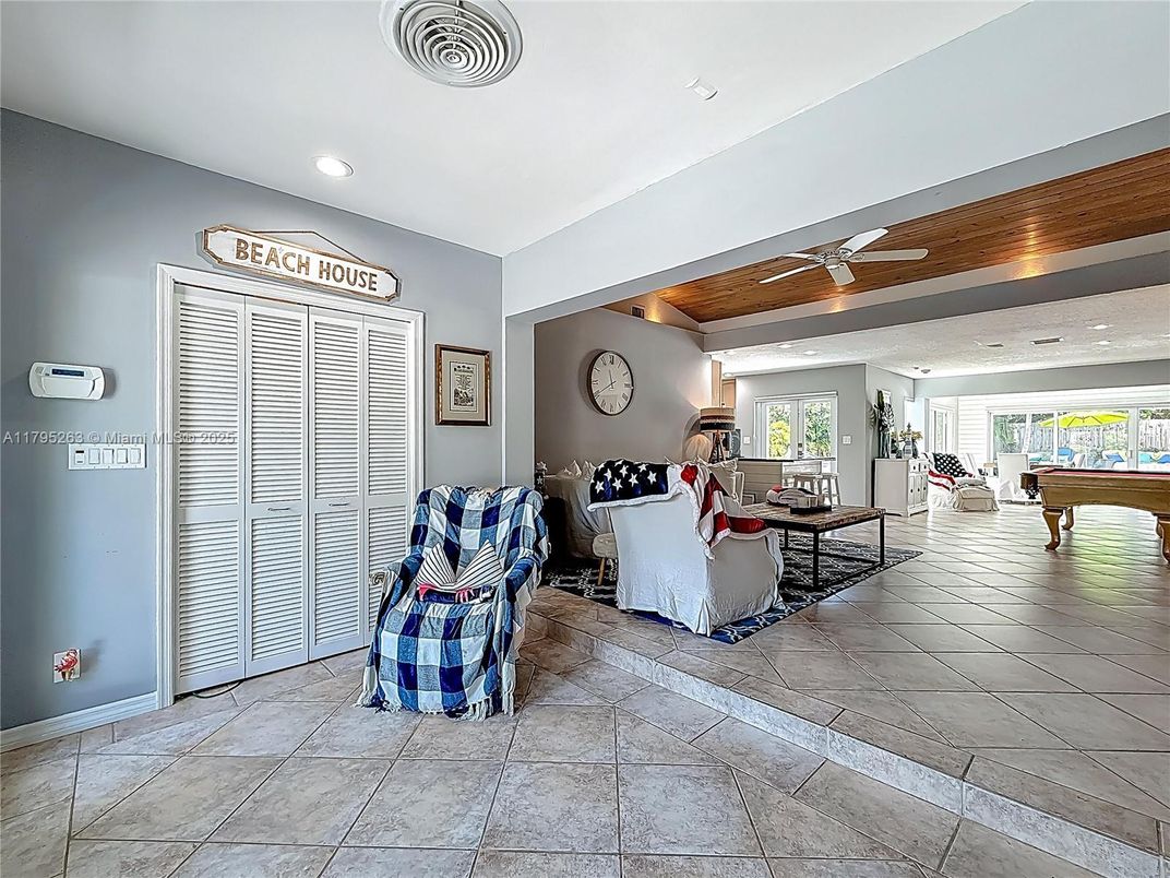 Billiard Table, Game Room, Interior, Living room, Recessed Lighting