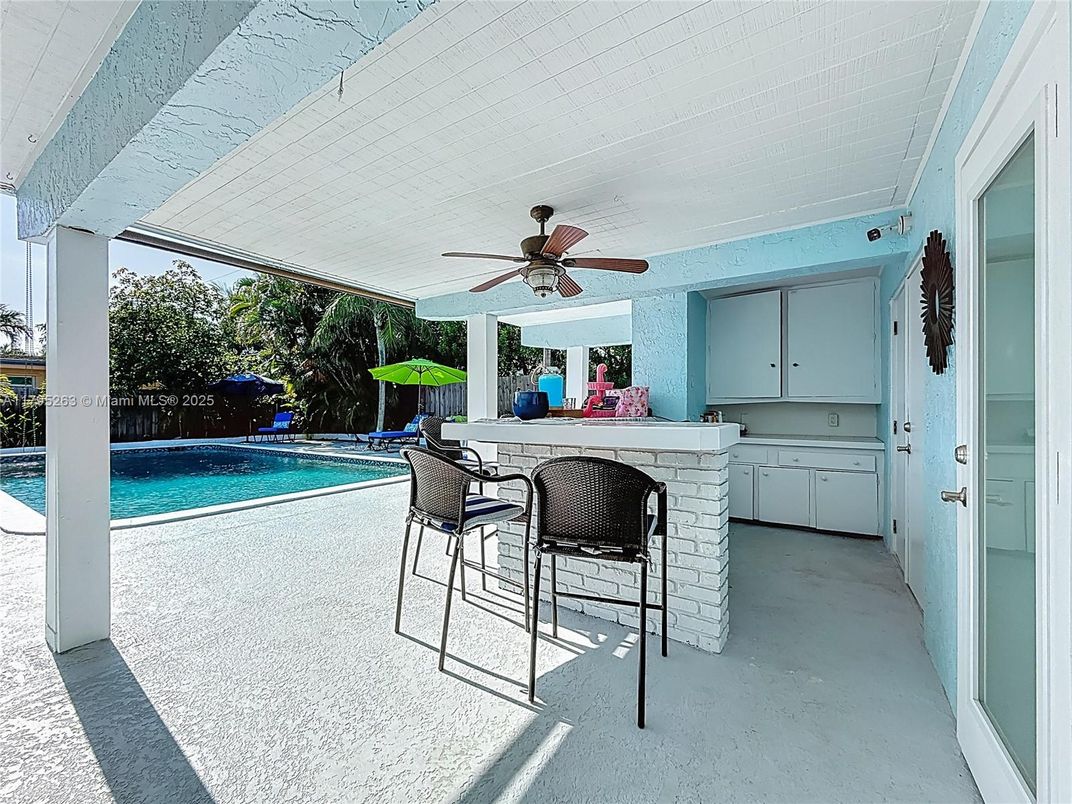 Exterior, Outdoor Kitchen, Pool