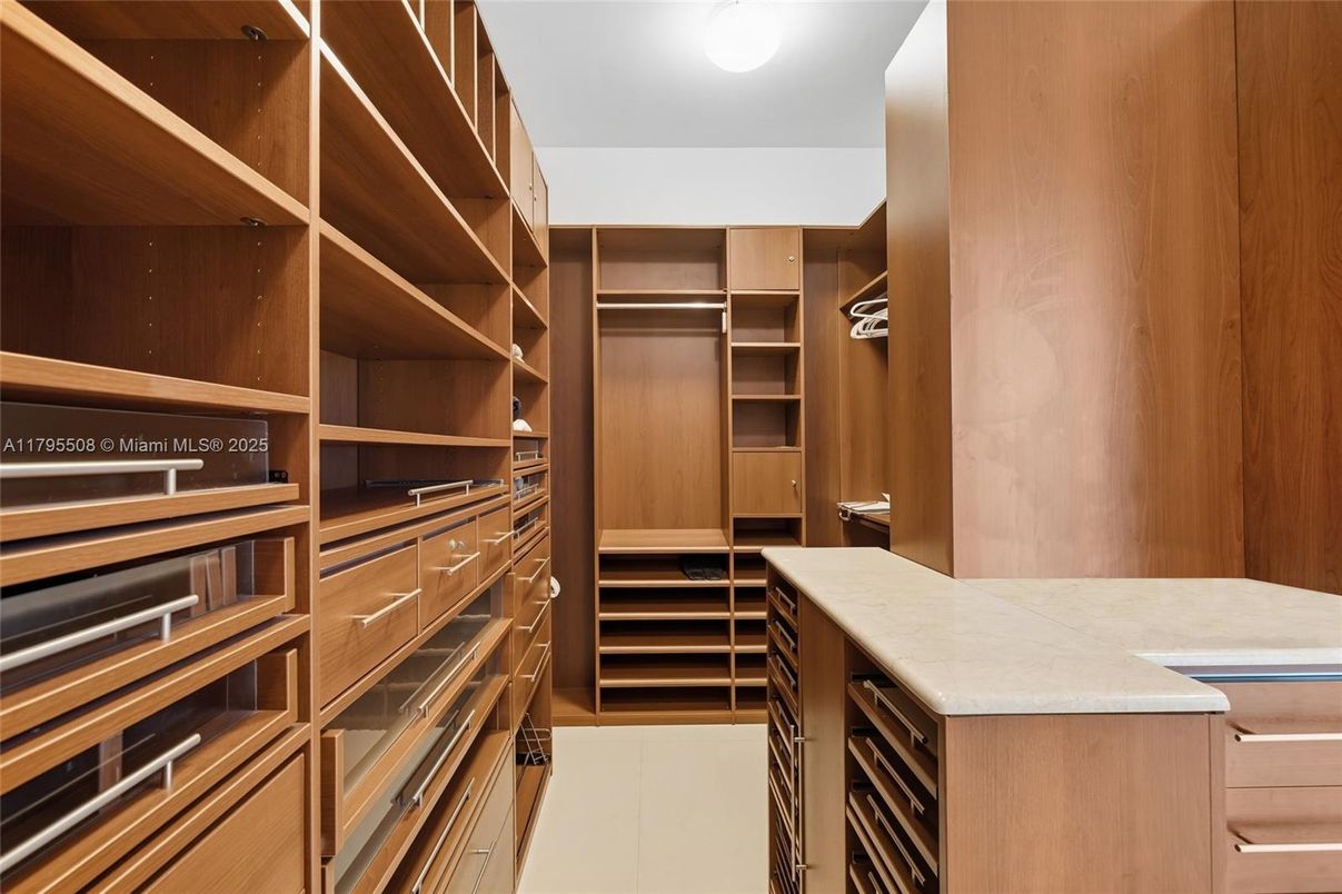 Interior, Walk-in Closets