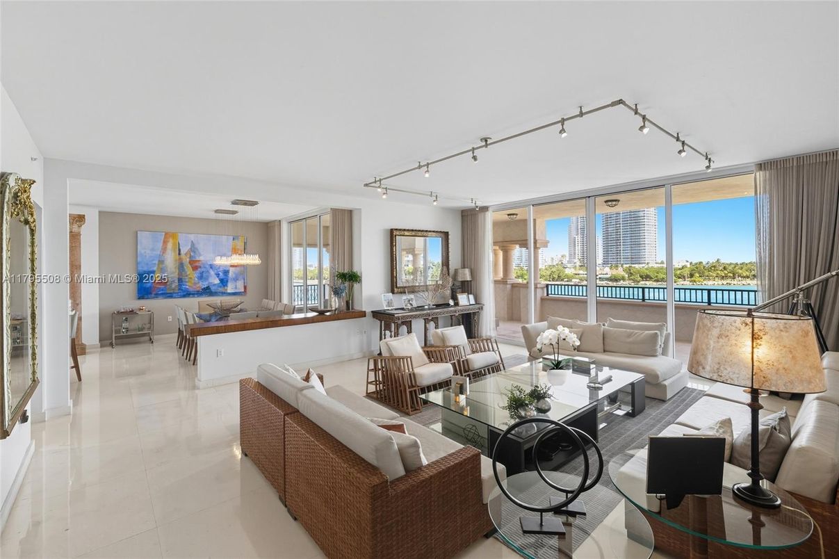 Interior, Living room, Water