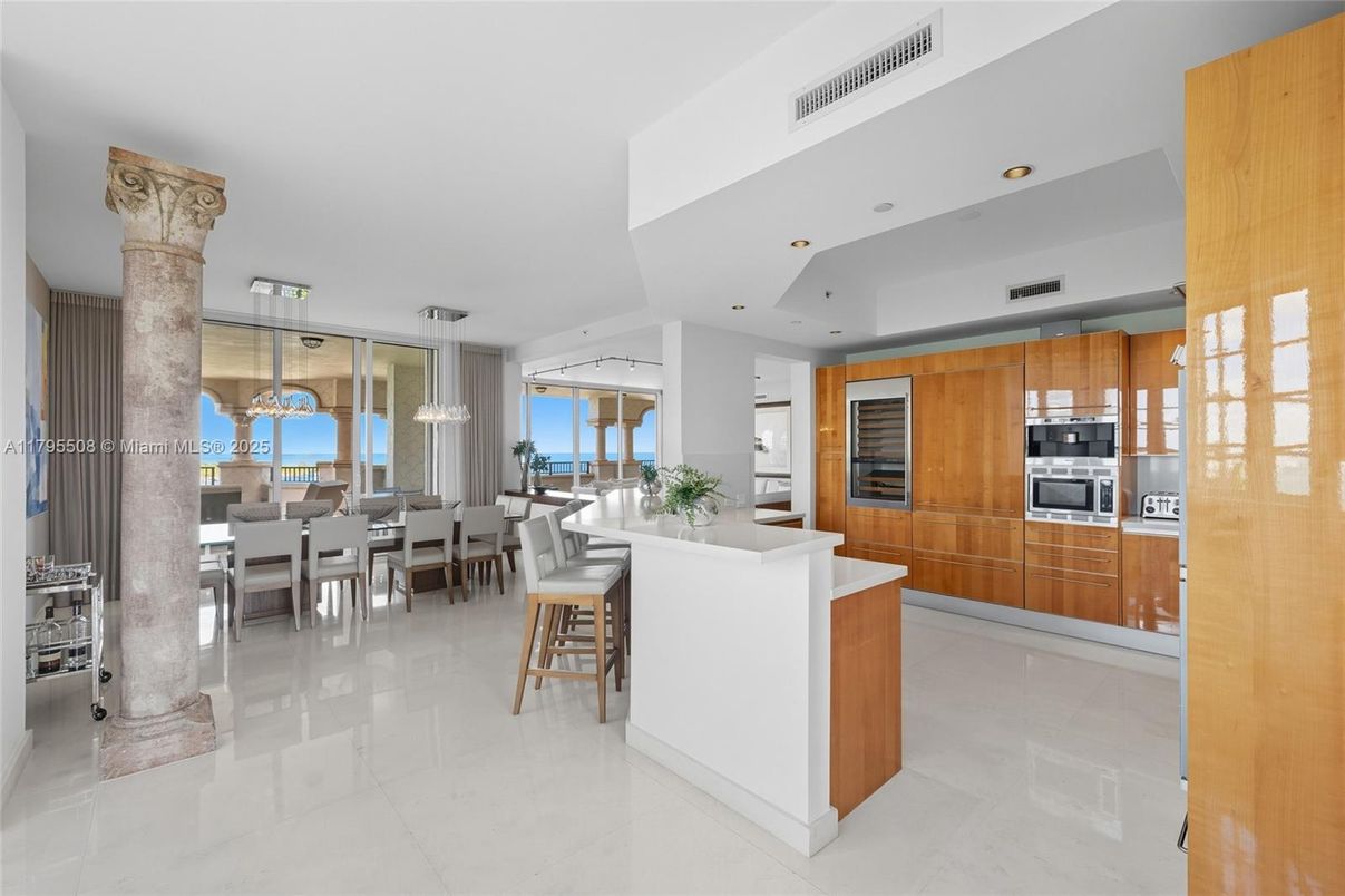 Dining room, Interior, Kitchen, Pendant Lights, Recessed Lighting, Stainless Steel Appliances, Water