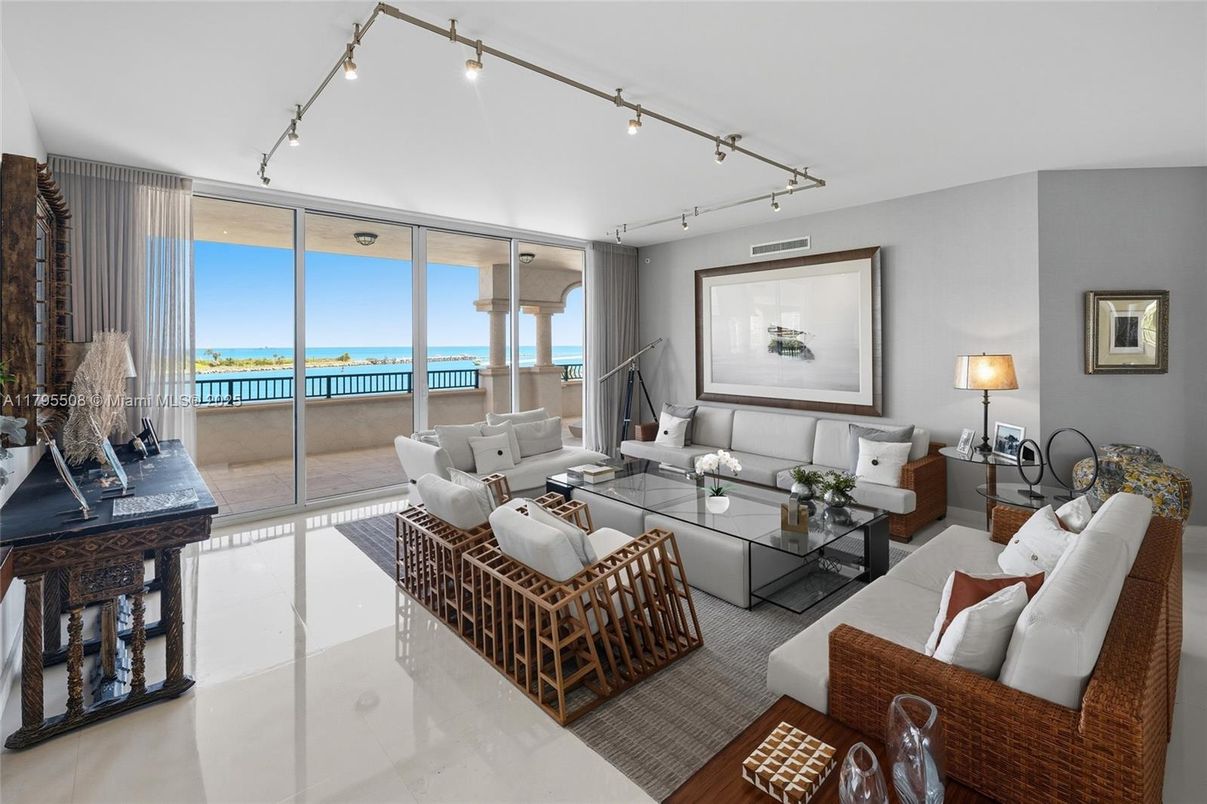 Interior, Living room, Water