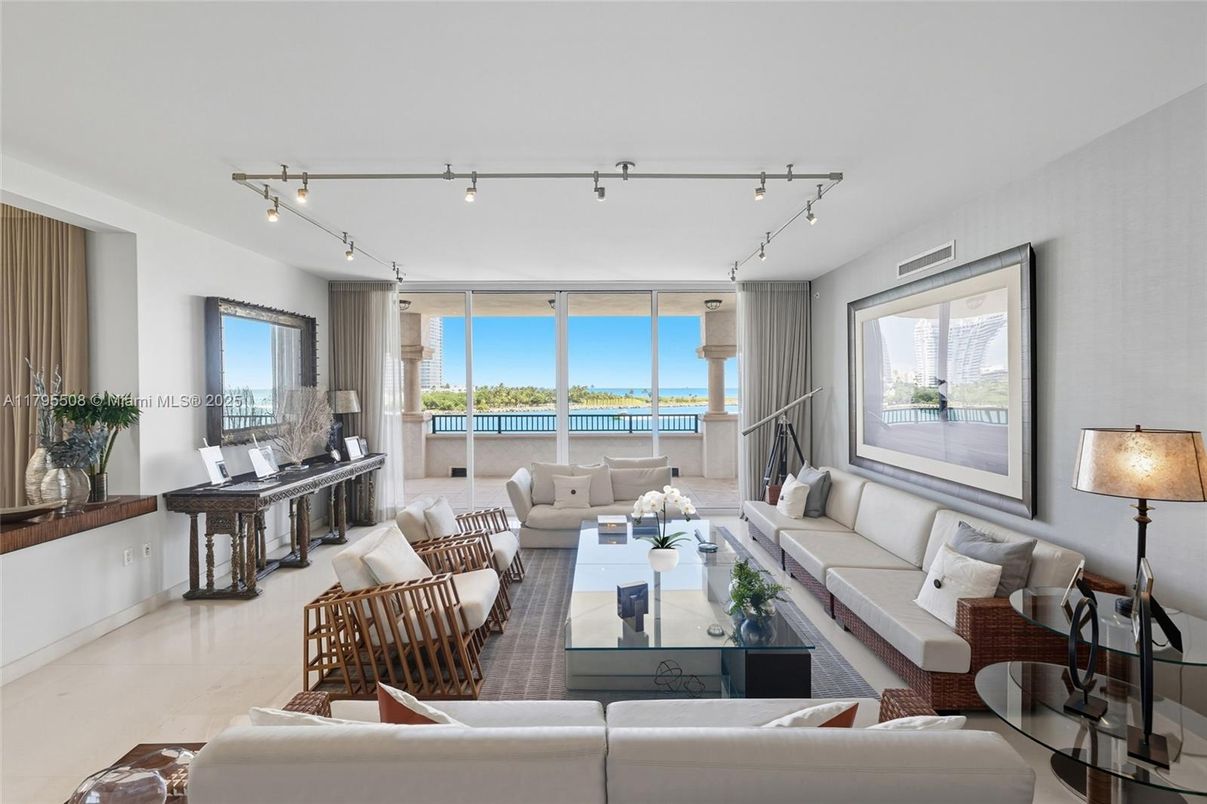 Interior, Living room, Water