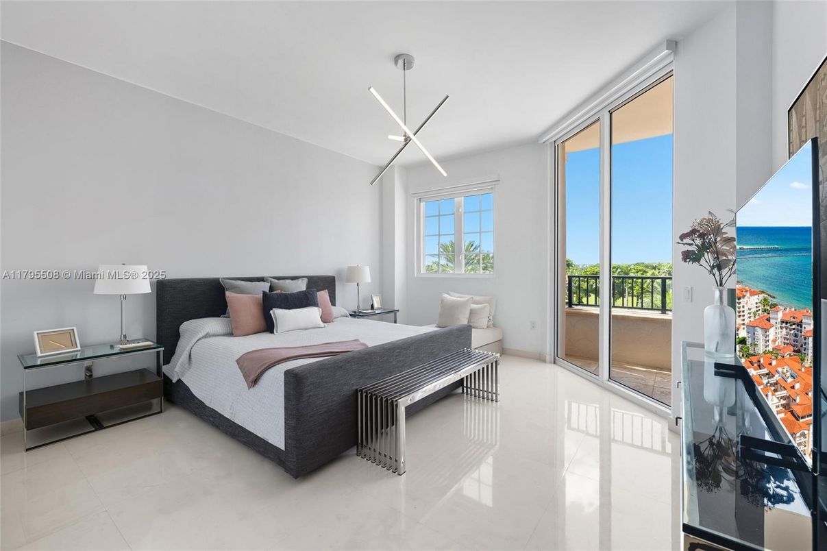 Bedroom, Interior, Pendant Lights, Water
