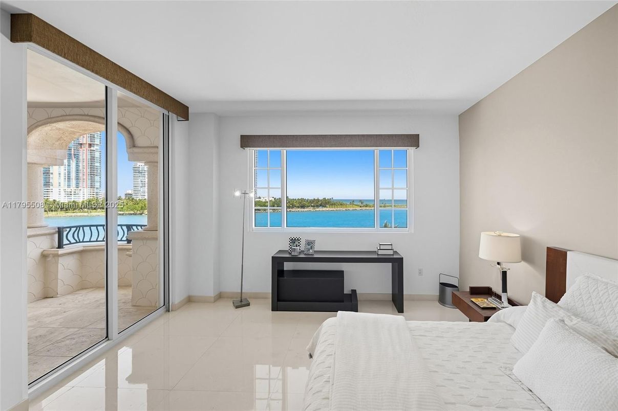 Bedroom, Interior, Water