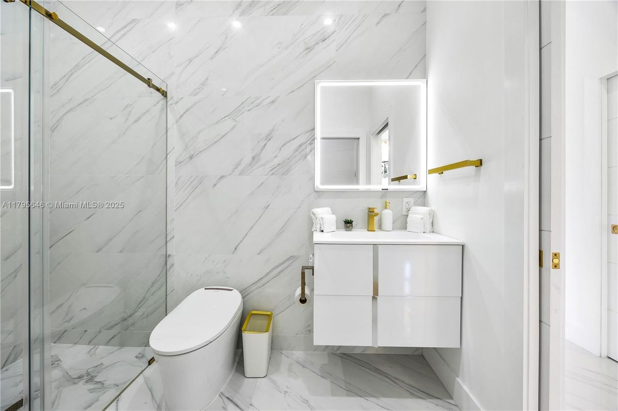 Bathroom, Interior, Marble, Marble Walls