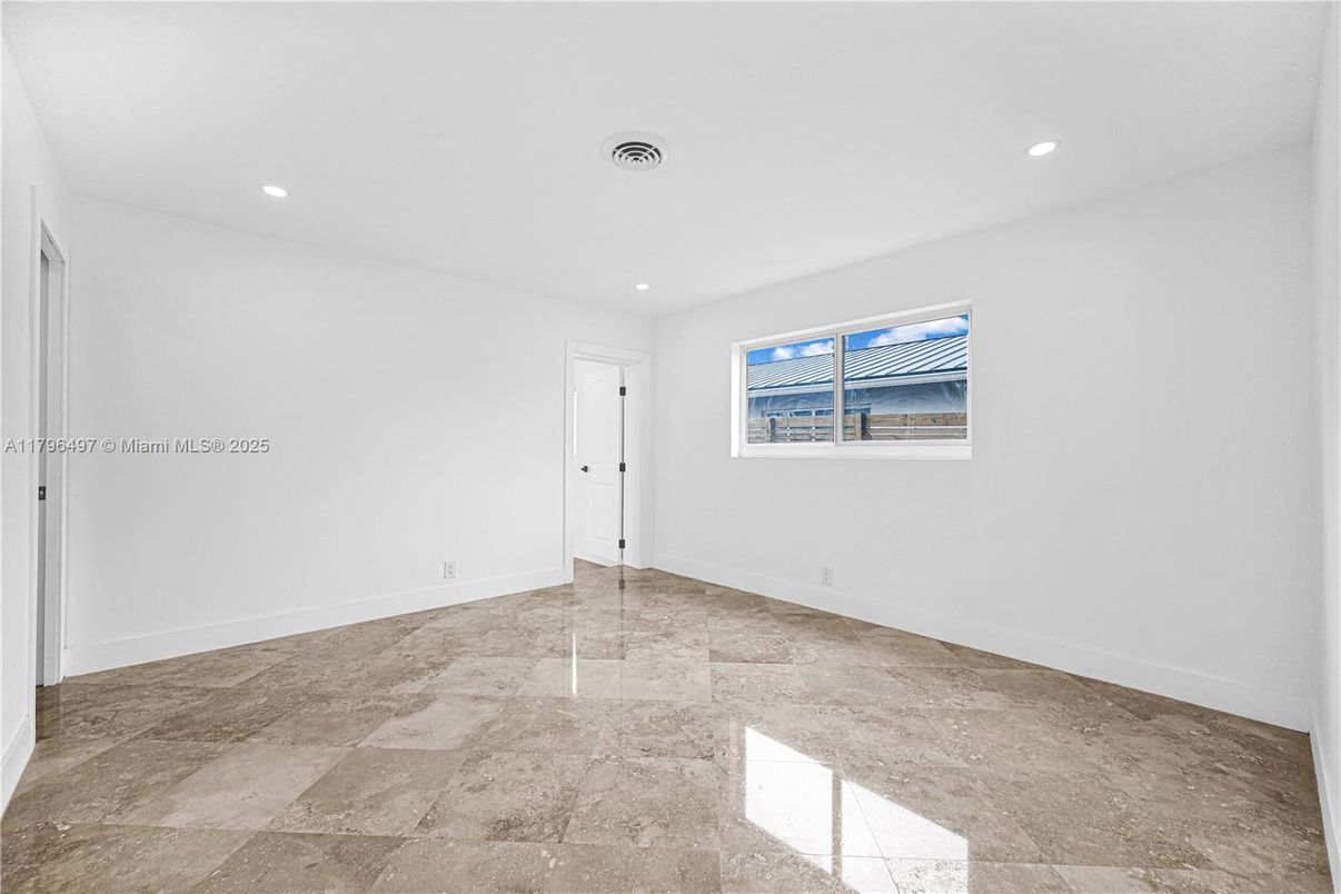 Empty room, Interior, Recessed Lighting